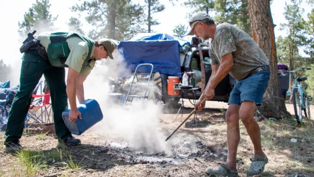 How to Put Out a Fire Pit: Safe Extinguishing Methods and Tips