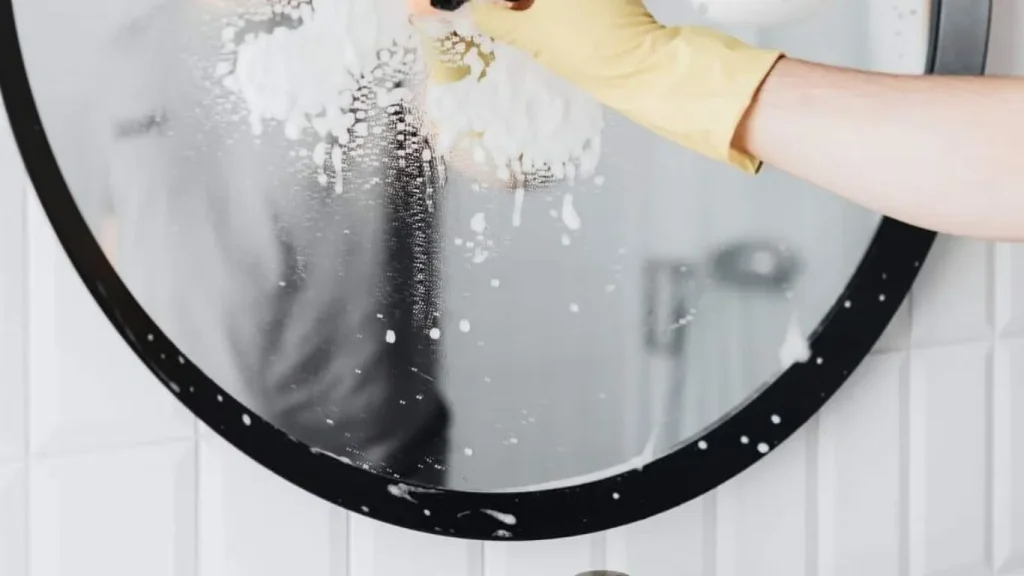 How to Clean a Cloudy Mirror: Simple and Effective Methods for a Crystal Clear Shine