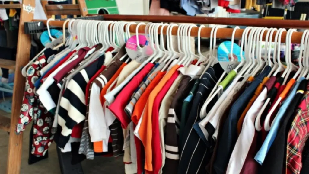 How to Hang Clothes for a Garage Sale: Step-by-Step Guide