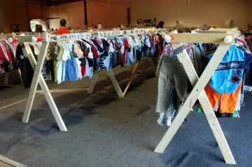 A Comprehensive Guide on How to Hang Clothes for a Garage Sale