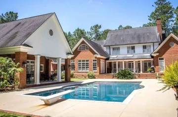 What Is a Pool House? A Complete Guide to Its Design, Uses, and Benefits